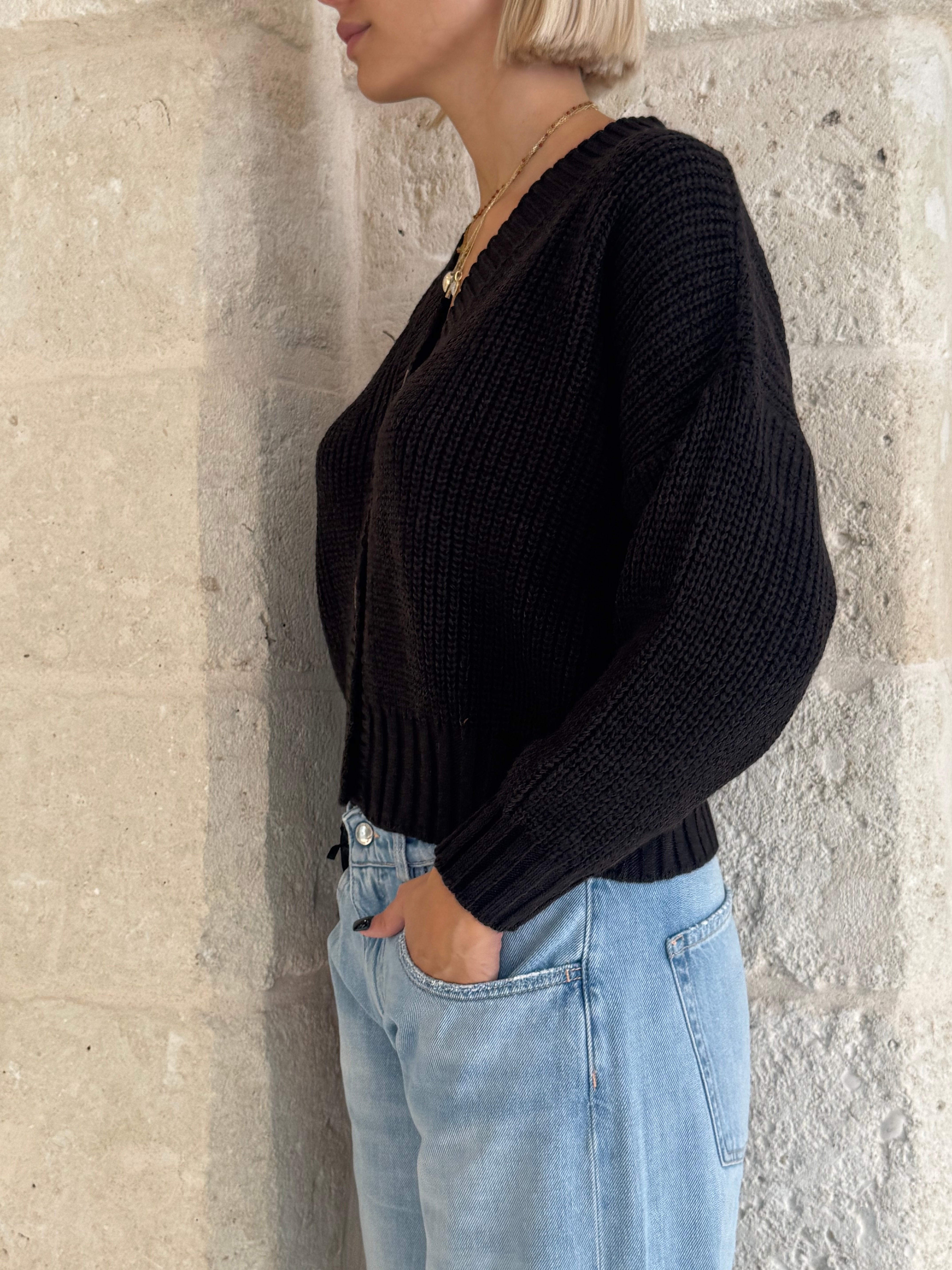 Cardigan puffo nero con bottoni - Zahjr