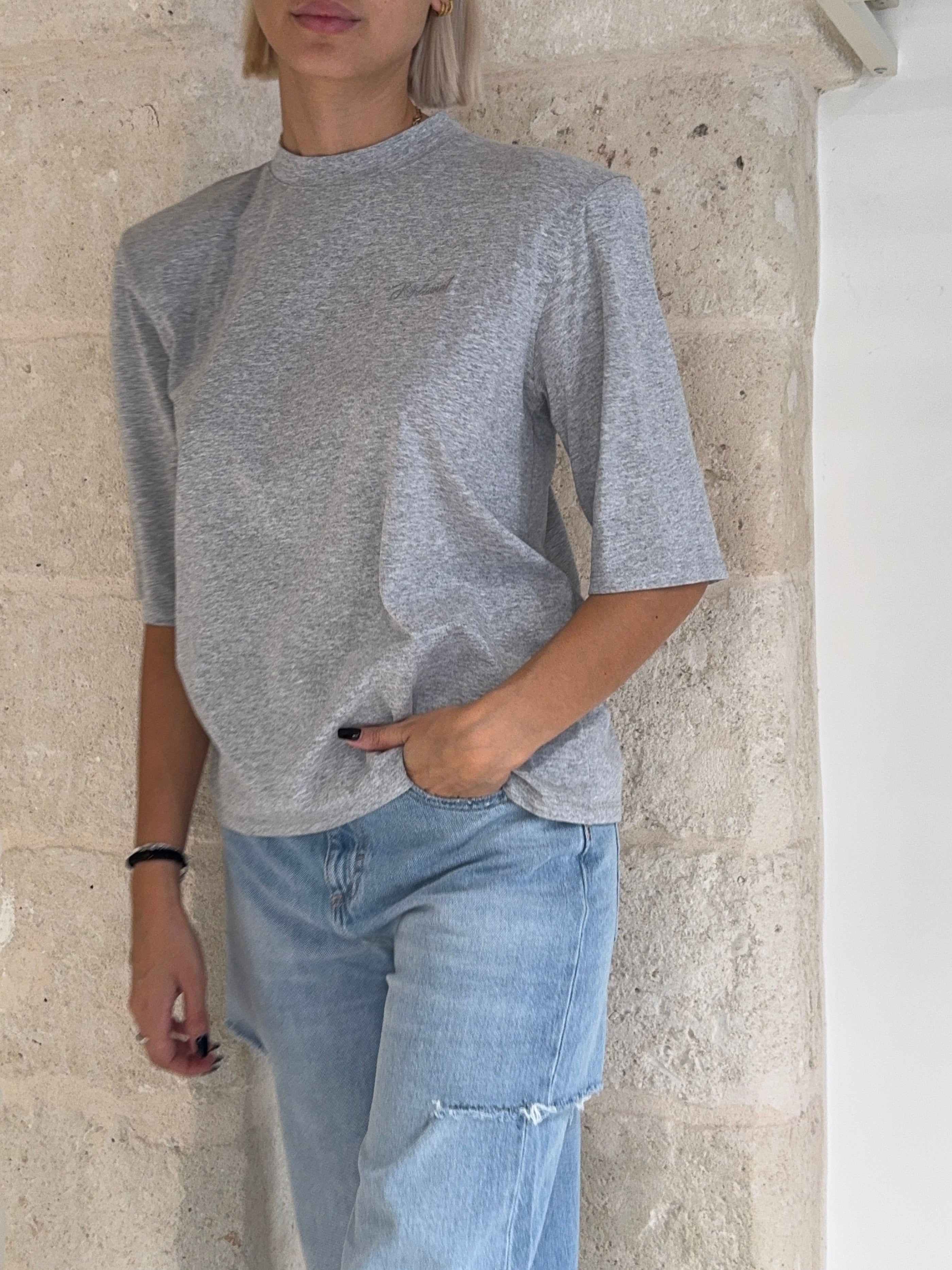 T-shirt con spalline e ricamo - Kostumn1