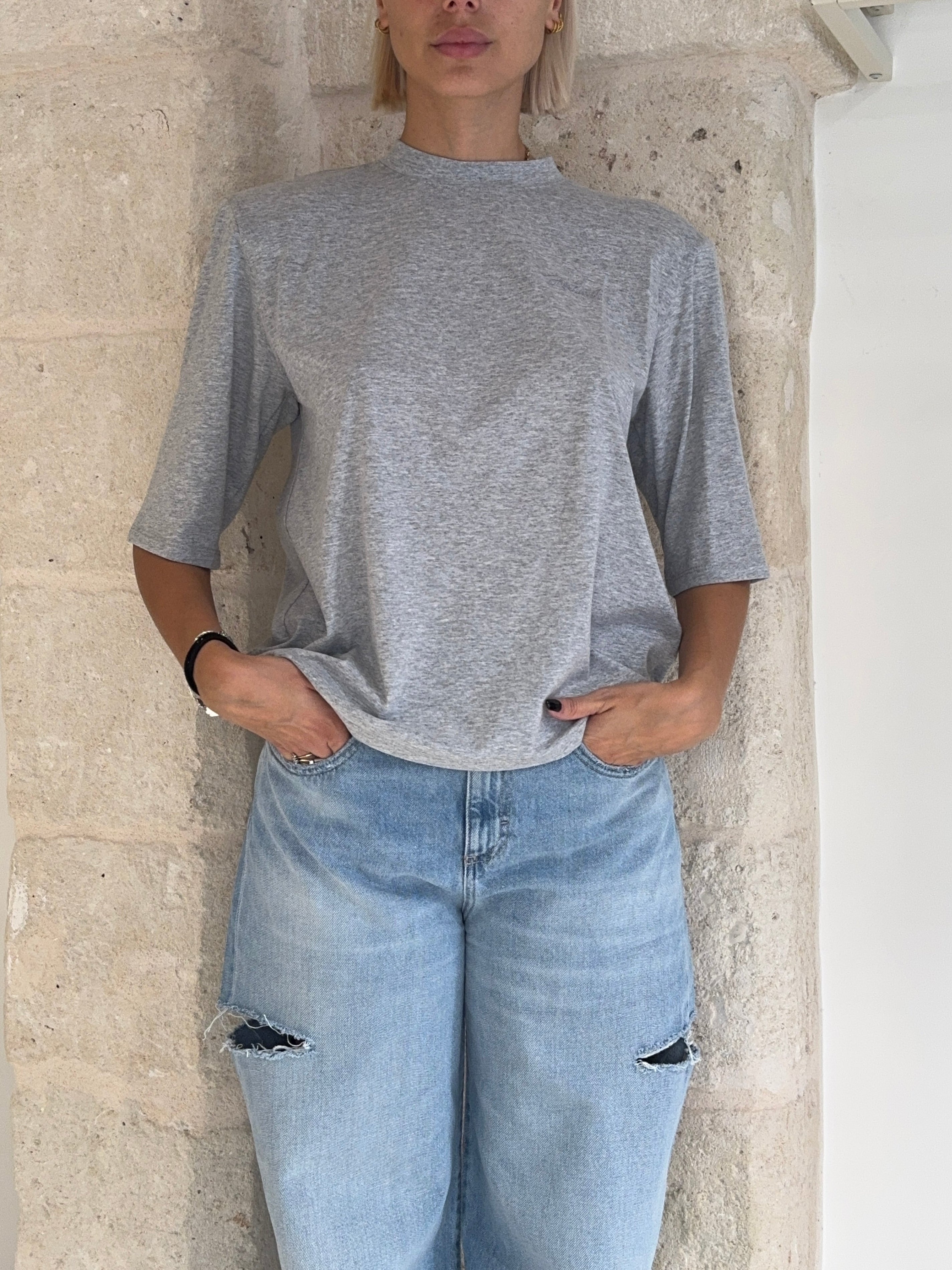 T-shirt con spalline e ricamo - Kostumn1