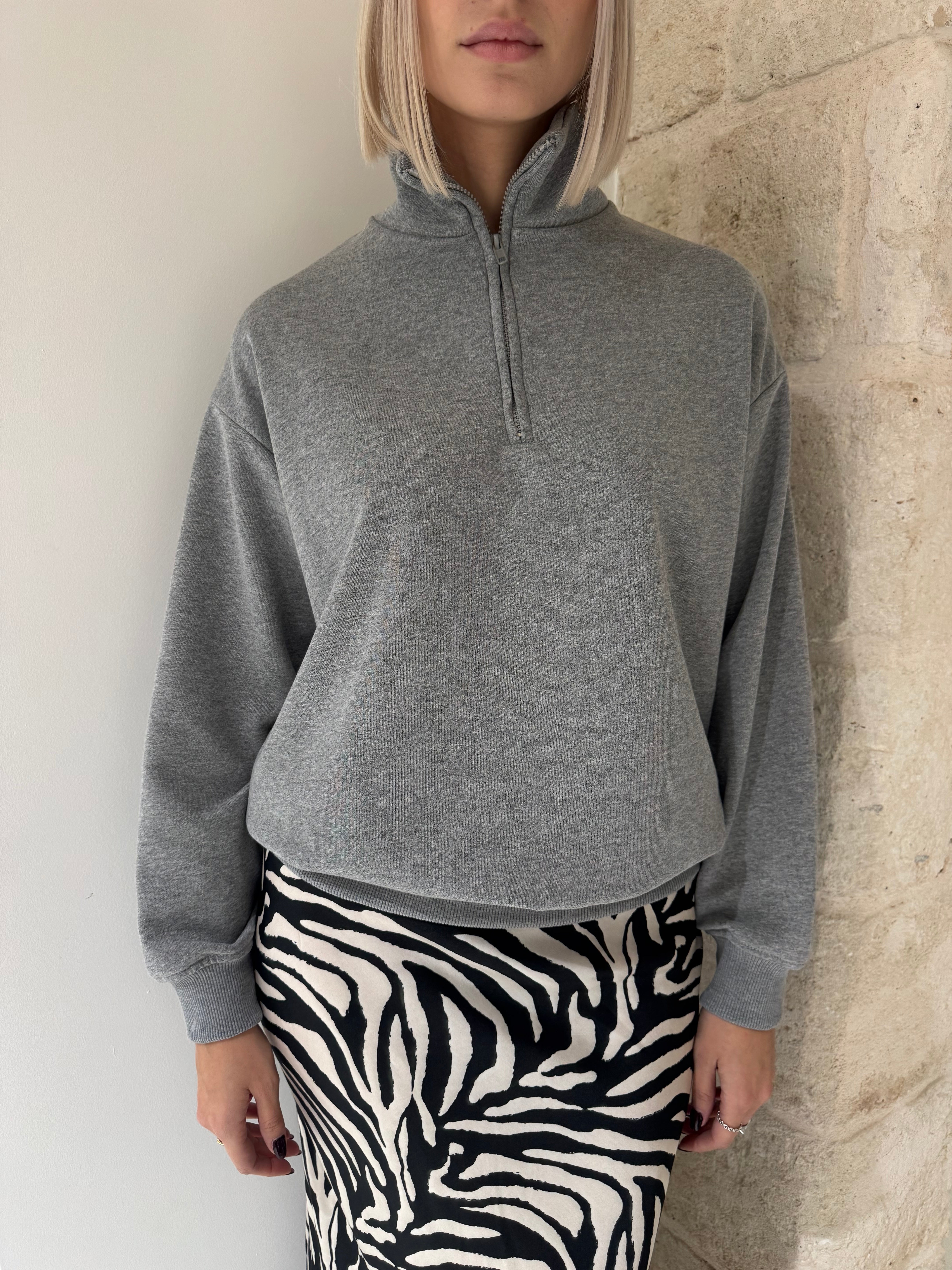 Felpa con collo alto e foulard - Tensione in