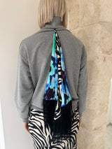 Felpa con collo alto e foulard - Tensione in